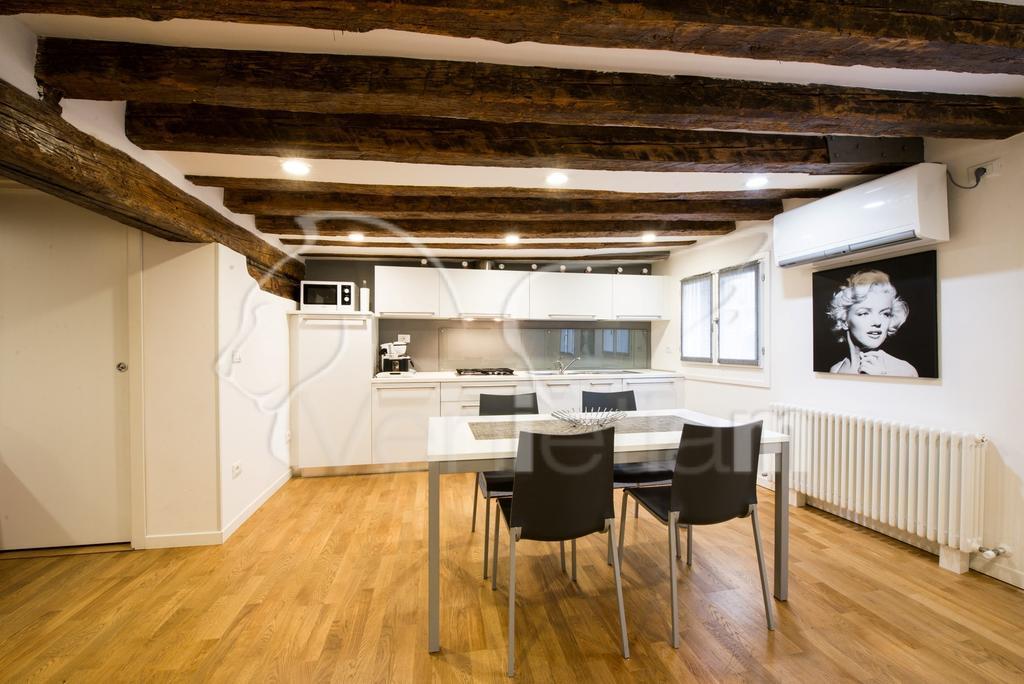 The Lion's House Apt5